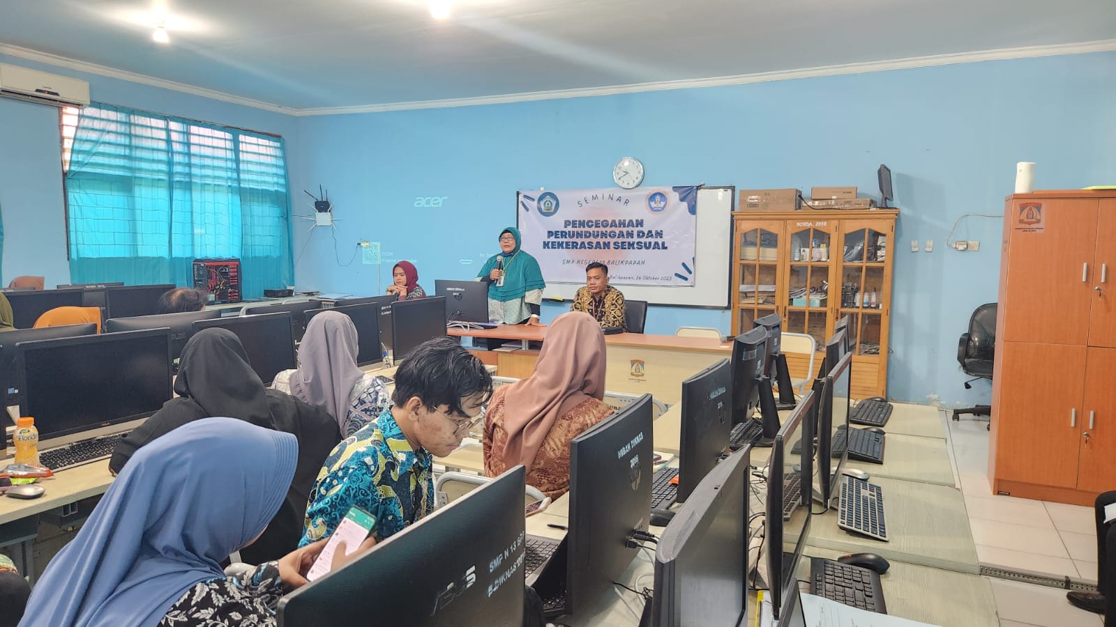 Seminar Pencegahan Perundungan dan Kekerasan Seksual yang Dihadiri oleh Guru dan Tenaga Kependidikan SMP Negeri 13 Balikpapan